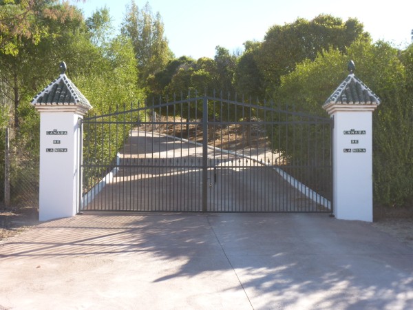 Lovely Finca with large olive and fruit groves, pool, spectacular views, near Antequera Town