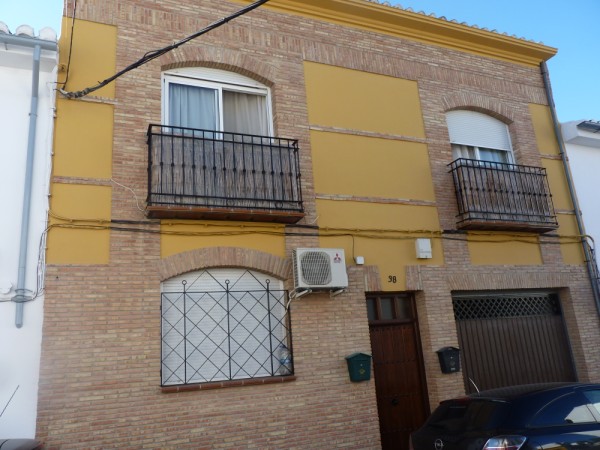 Very well presented large 3 bedroom apartment. Near Antequera town centre.