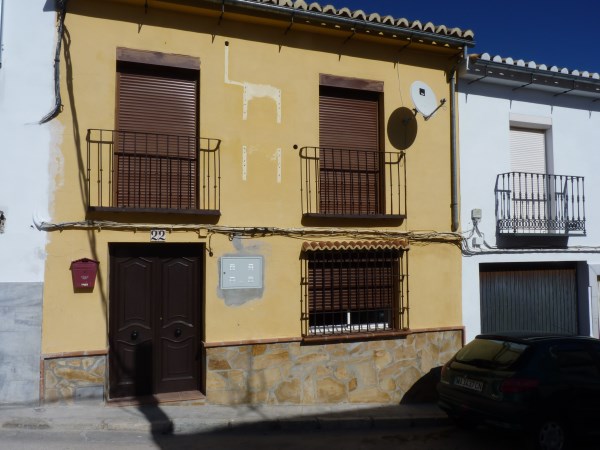 Bargain priced 3 bedroom 2 bathroom townhouse. Antequera town. 