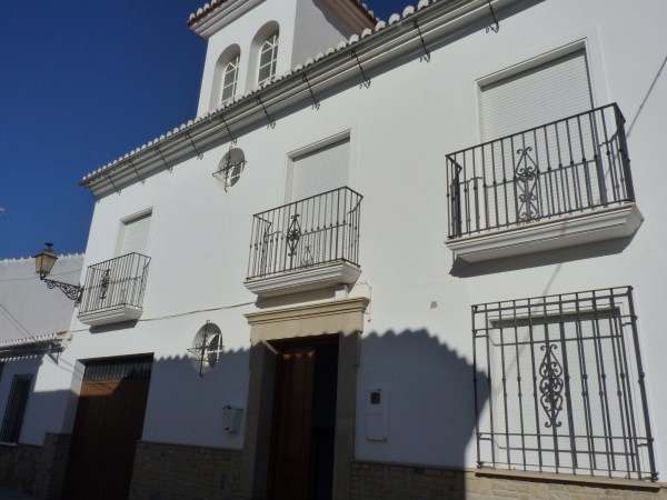 Beautiful 4 Bedroom Semi Detached Townhouse, with large garage. Antequera town.   